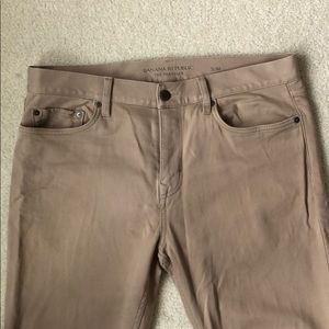 Banana Republic khaki The Traveler Slim 34/32